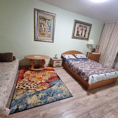 House Hotel Apartments 2 Рівне Екстер'єр фото